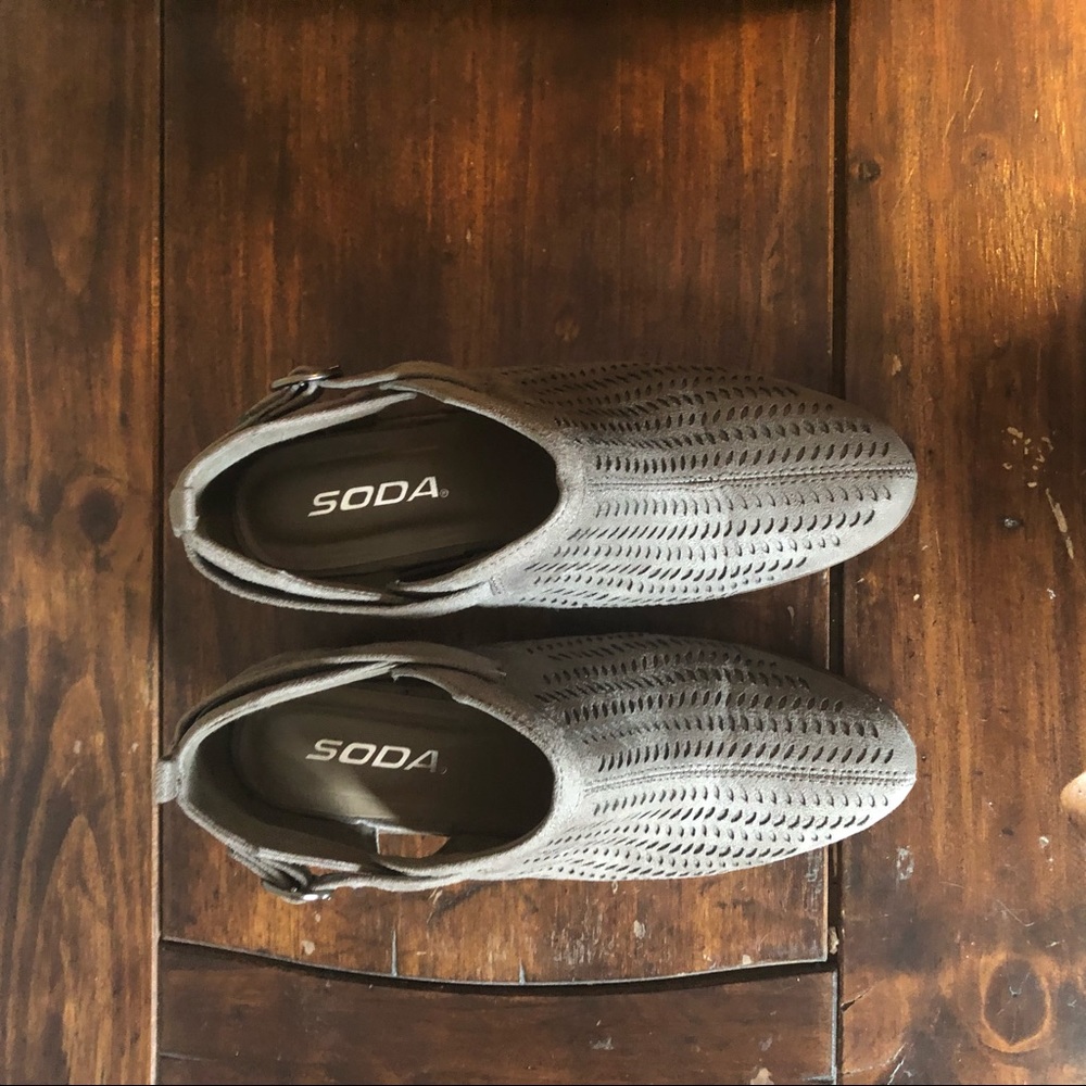 Soda perforated ankle boot - Picture 5 of 7